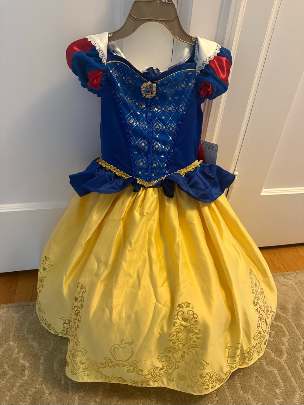 Disney Snow White Halloween Princess Costume NWT Size 4-6x small girls